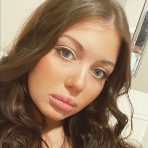 Meet your Posher, Em